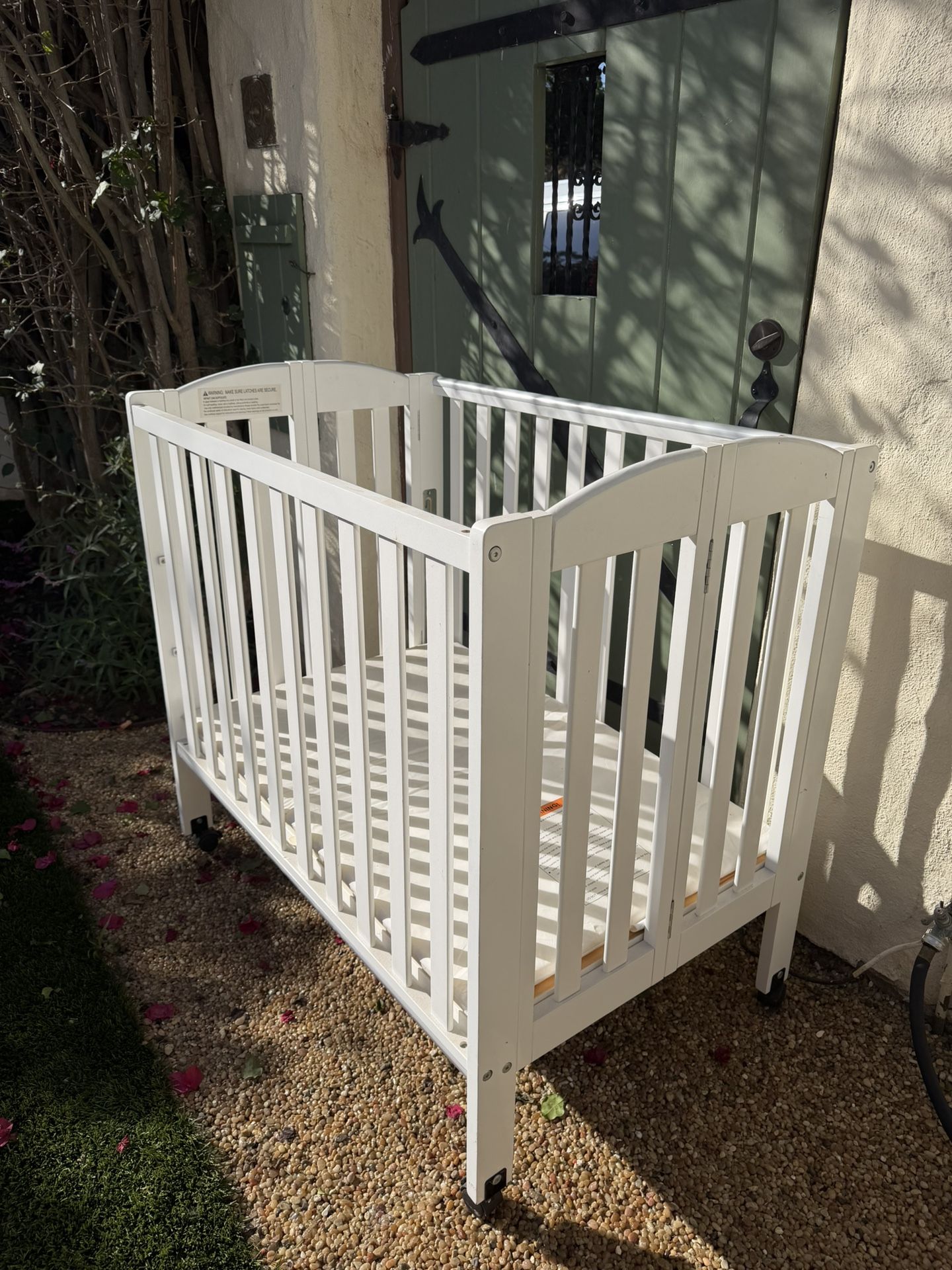 Collapsible Baby Crib On Wheels