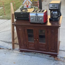 FREE Entertainment Stand, Printer And Other Appliances!