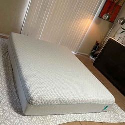 NEW KING SIZE TUFT AND NEEDLE MINT HYBRID MATTRESS FOR SALE! IN GREAT CONDITION, FREE DELIVERY