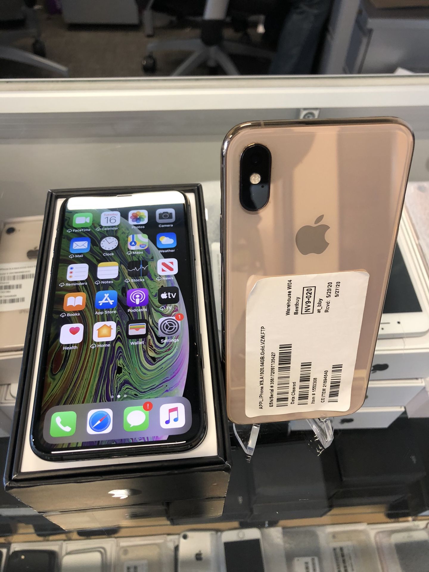 Apple iPhone XS 64GB unlocked $449-$569