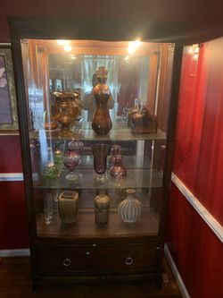 Glass armoire with decor vases