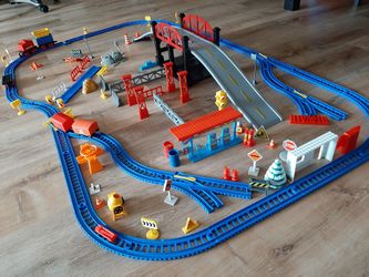 City and train set scene toys