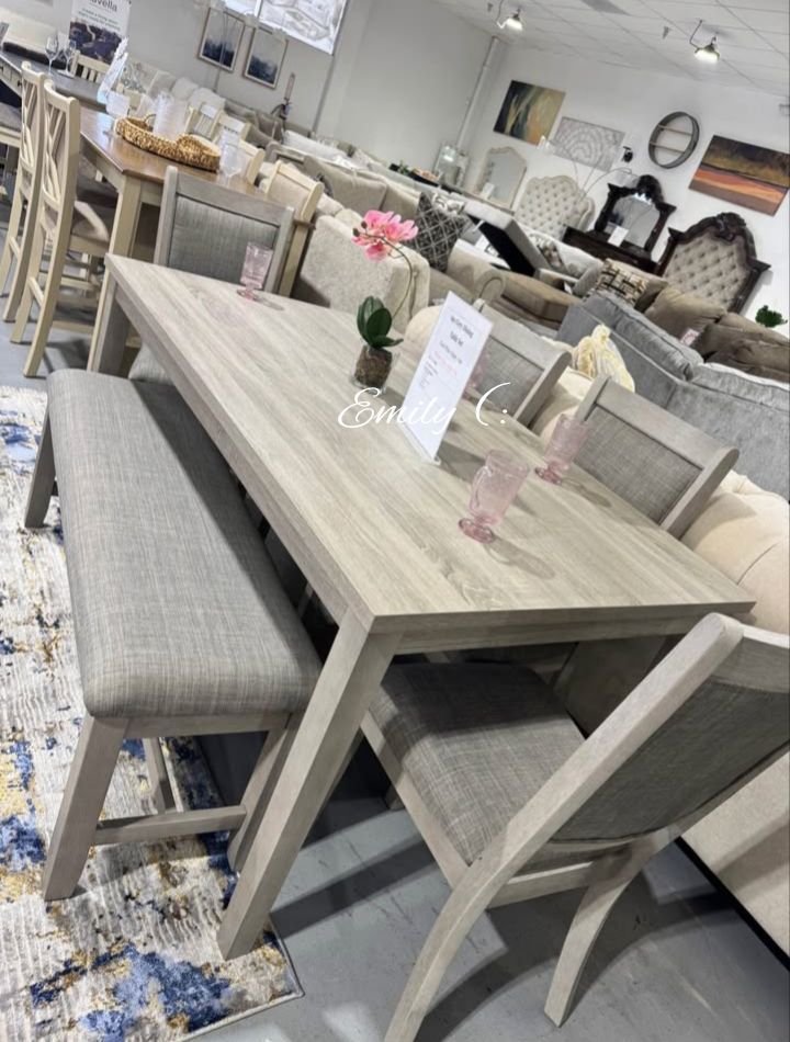 Gorgeous Light Gray 6-Pc Dining Table Set