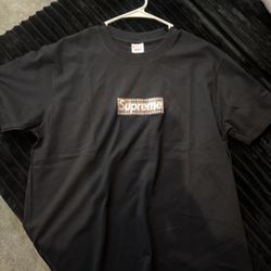 Supreme Burberry Tee Size Medium 