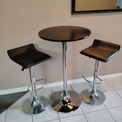 Bar/pub table and chairs