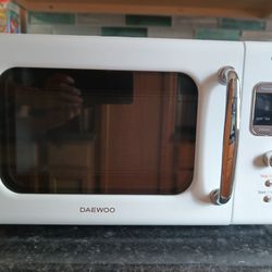 Daewoo Retro Microwave 