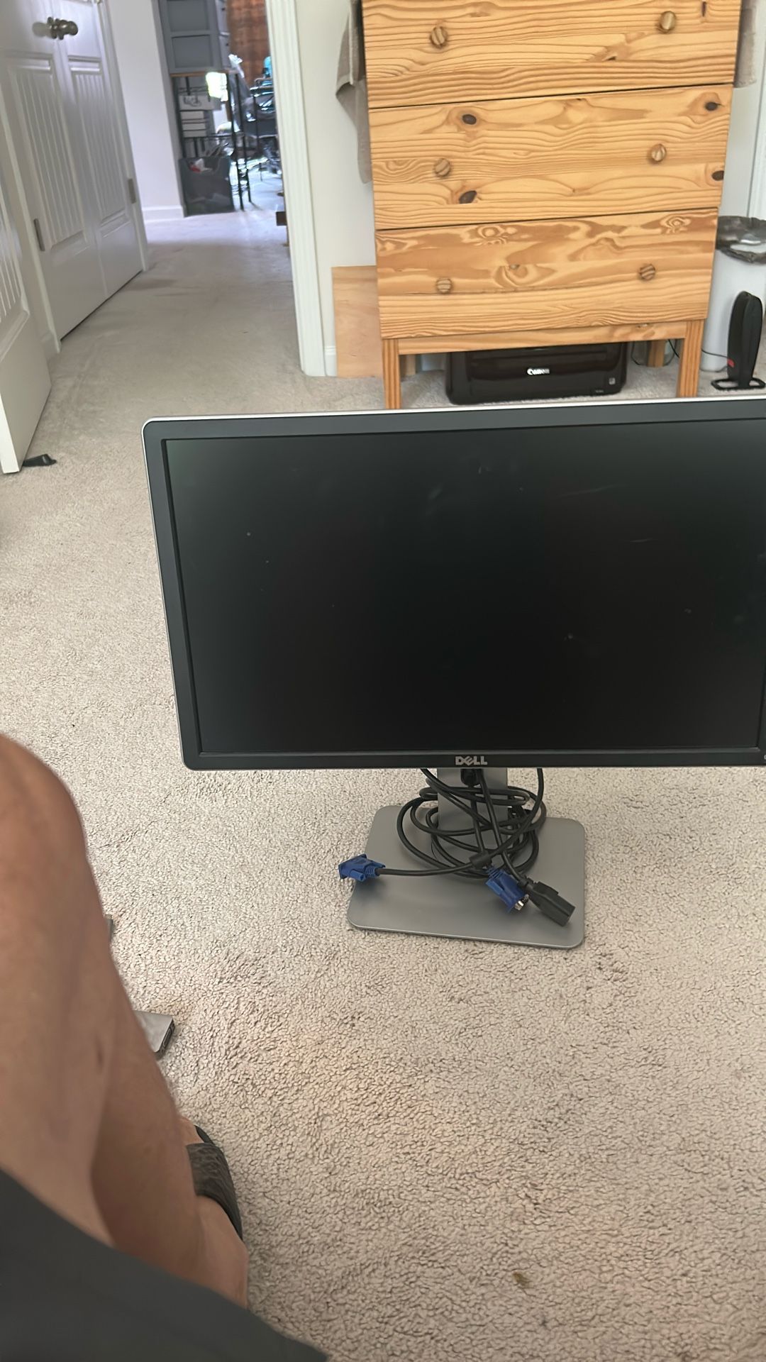 Dell Monitor. 21.5 Inch Screen. Adjustable Stand