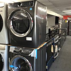 New Scratch And Dent Electrolux Front Load Washer And Dryer Set. 1 year Warranty 