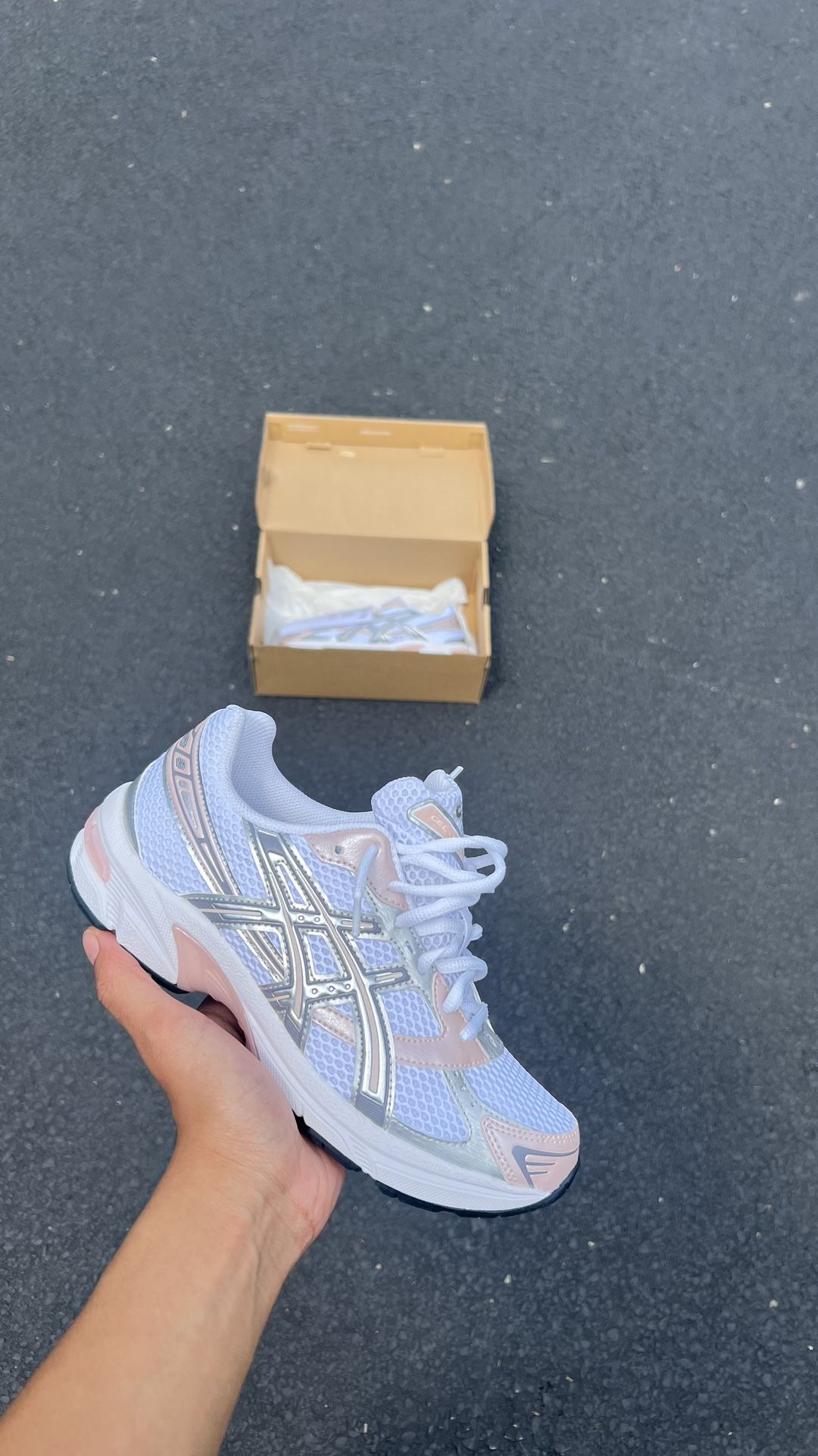 Pink ASICS 🌸 7.5w/6y