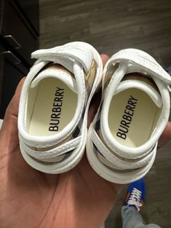 Size 17 (Baby shoes) Burberry