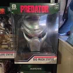 Predator Bio Mast Statue