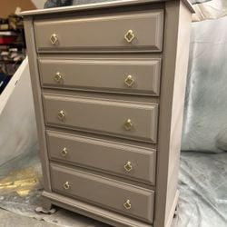 Dresser/Chest Of Drawers