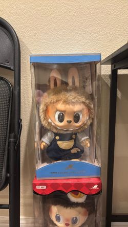 Giant Labubu
