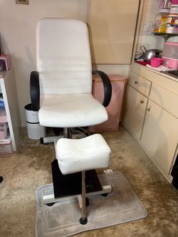 White Pedicure Chair with Footrest
