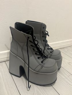 Demonias size 7