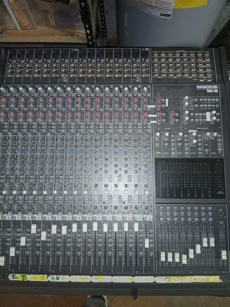MACKIE 8•16 Channel Mixing Console