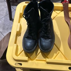  Women Boots Size 7