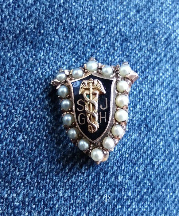 Gold Pin 10k Vintage 10k Gold/Pearls Lapel Pin  Has Some Engraving On Back 