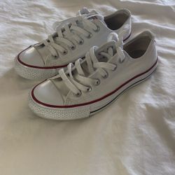 White Converse Man Size 6, Woman Size 7 