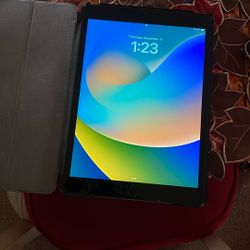 iPad 32GB 7th Gen