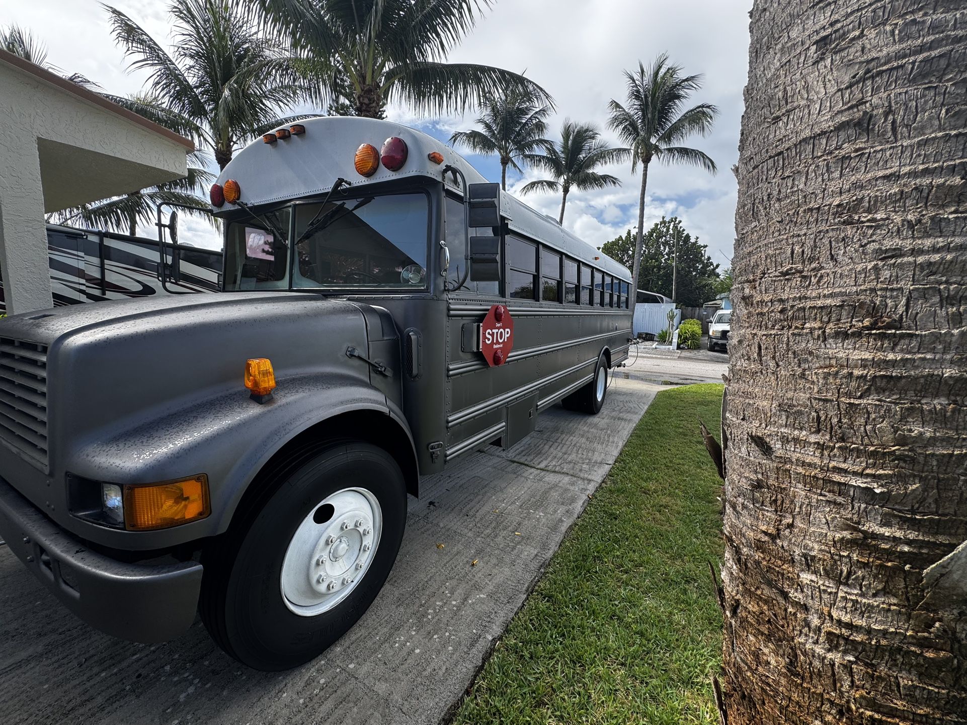 1990 International Fully Restored Skoolie Bus Motor Home