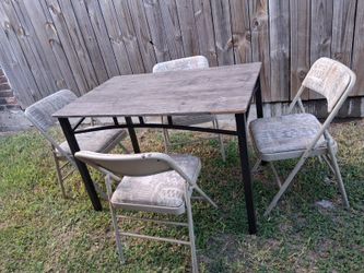 Outdoor table And 4 Chairs $45 Cash