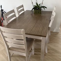 Dinning Table and 6 Chairs Set