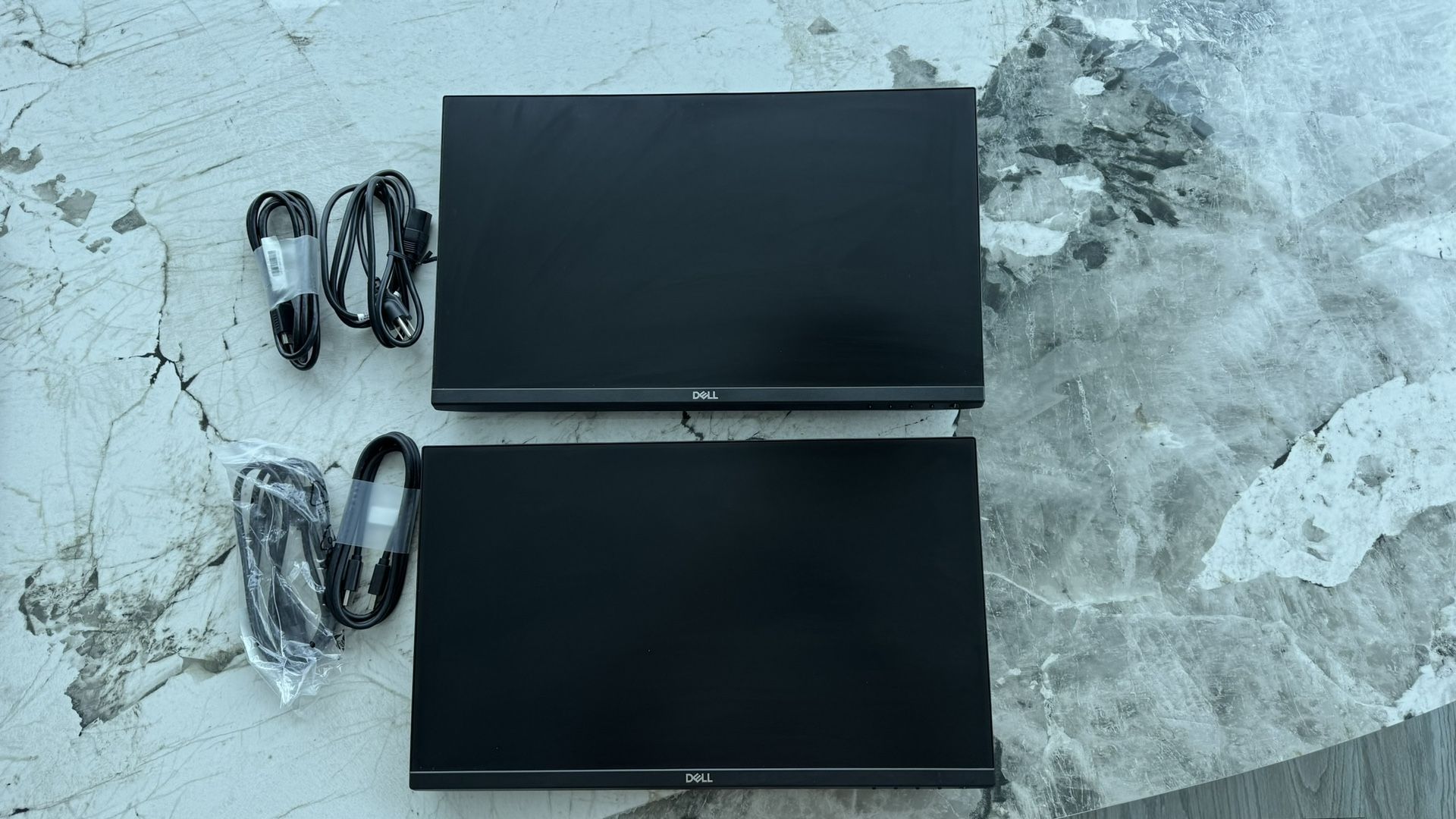 2 x Dell 22” Pro Monitor : dual monitor 2 screens