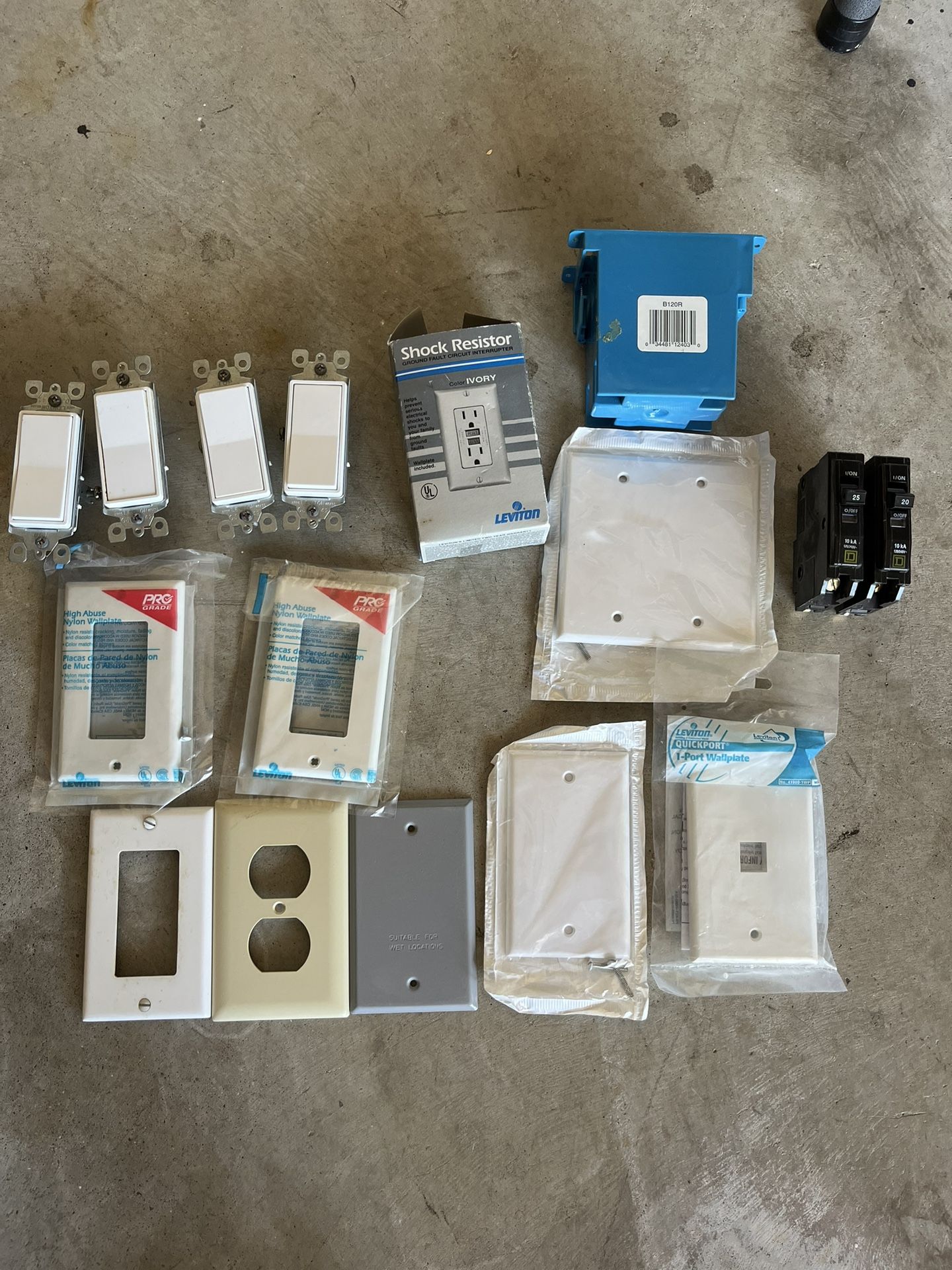 Set of miscellaneous electrical items