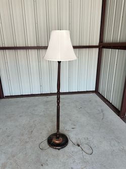 Vintage-Style Dark Wood Floor Lamp with White Shade – Traditional Decor. Pick up ASAP‼️