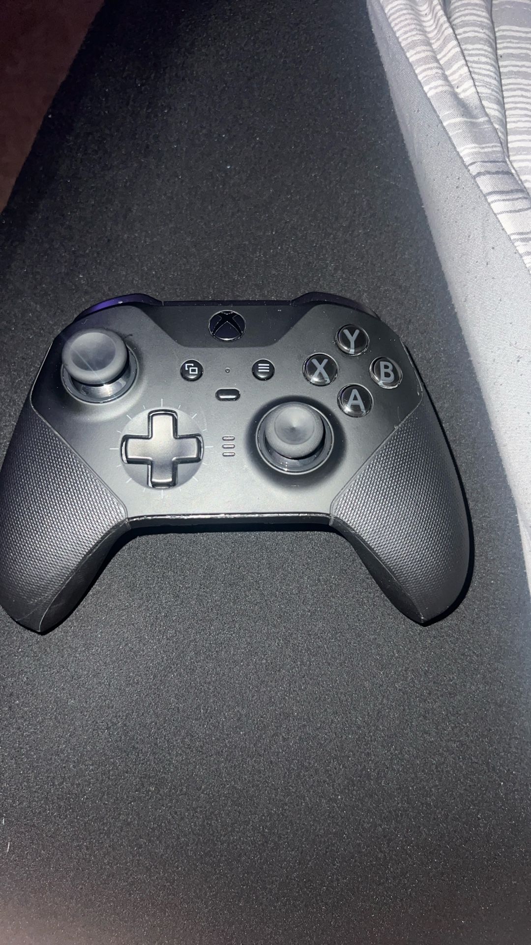 Xbox Elite Series 2 Core Wireless Gaming Controller – Black – Xbox Series X|S, Xbox One, Windows PC, Android, and iOS