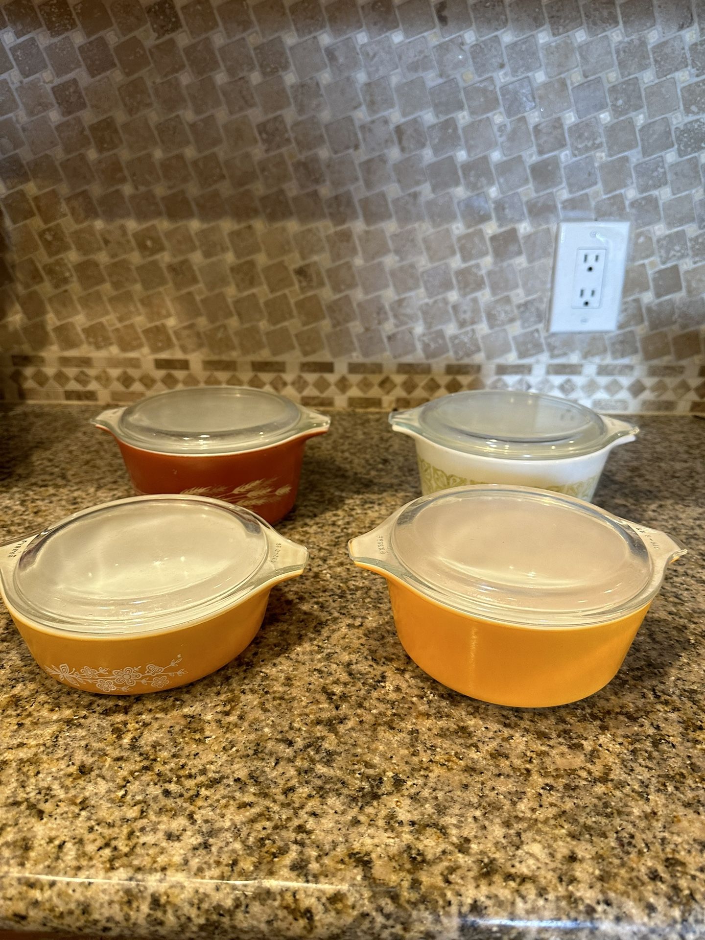 Old Pyrex Bowls With Lids