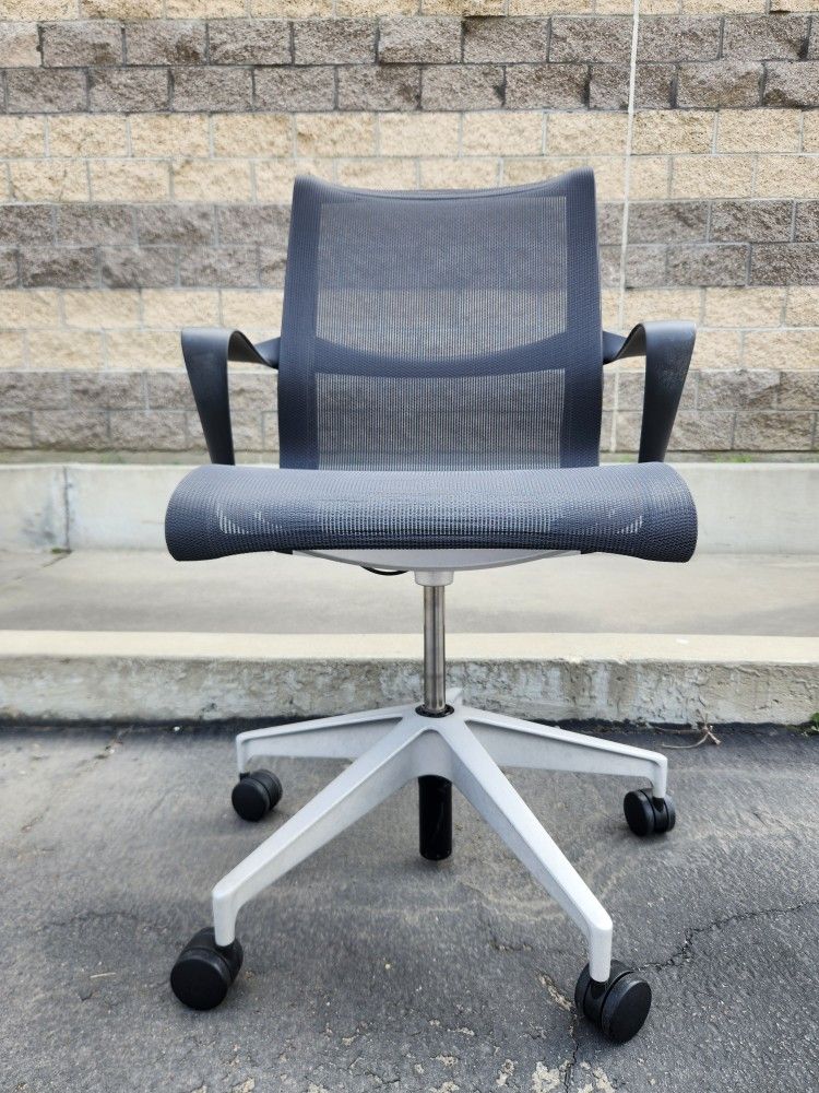(On-Hold)Herman Miller Setu Chair