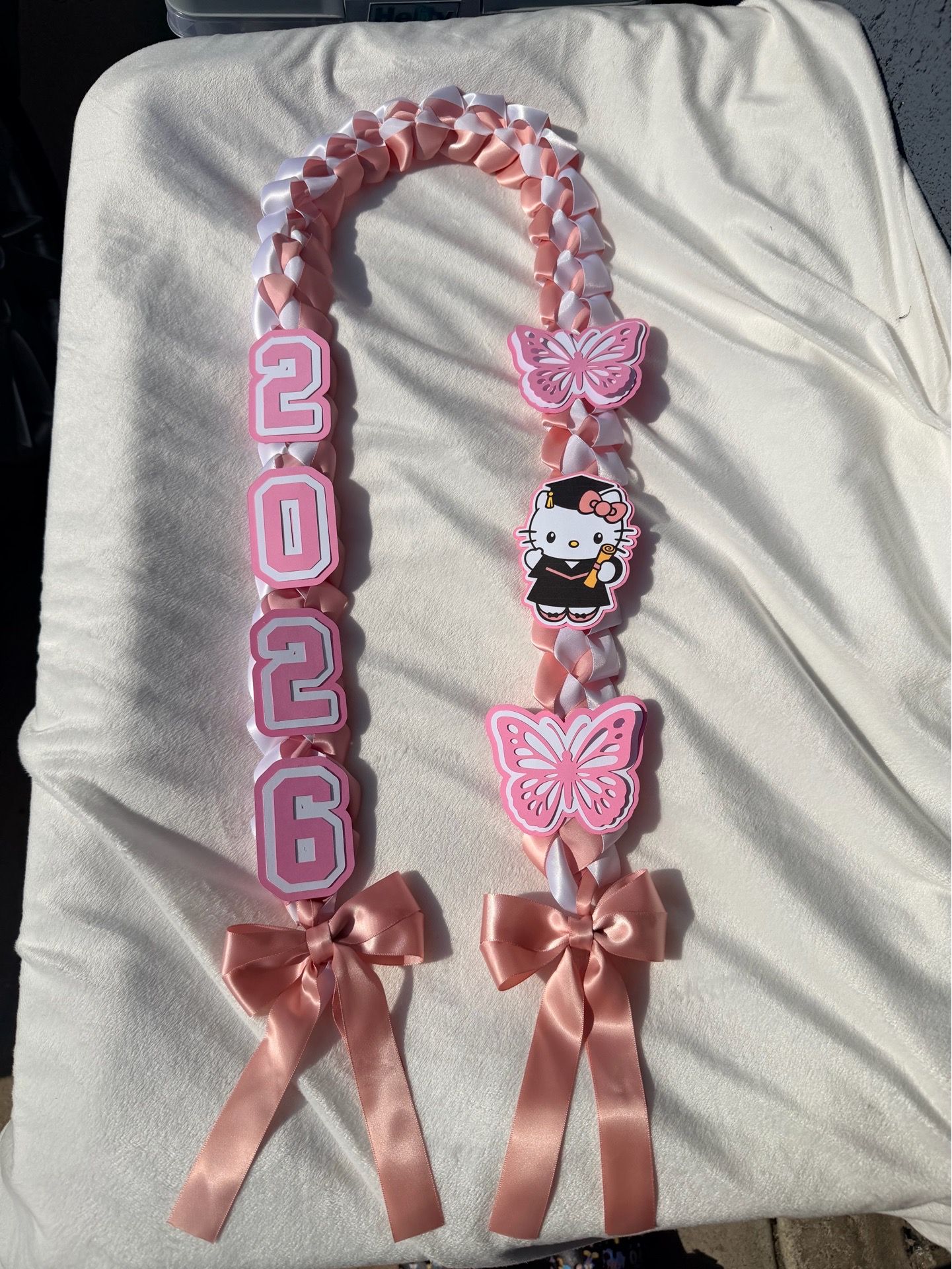 Hello kitty lei with bows