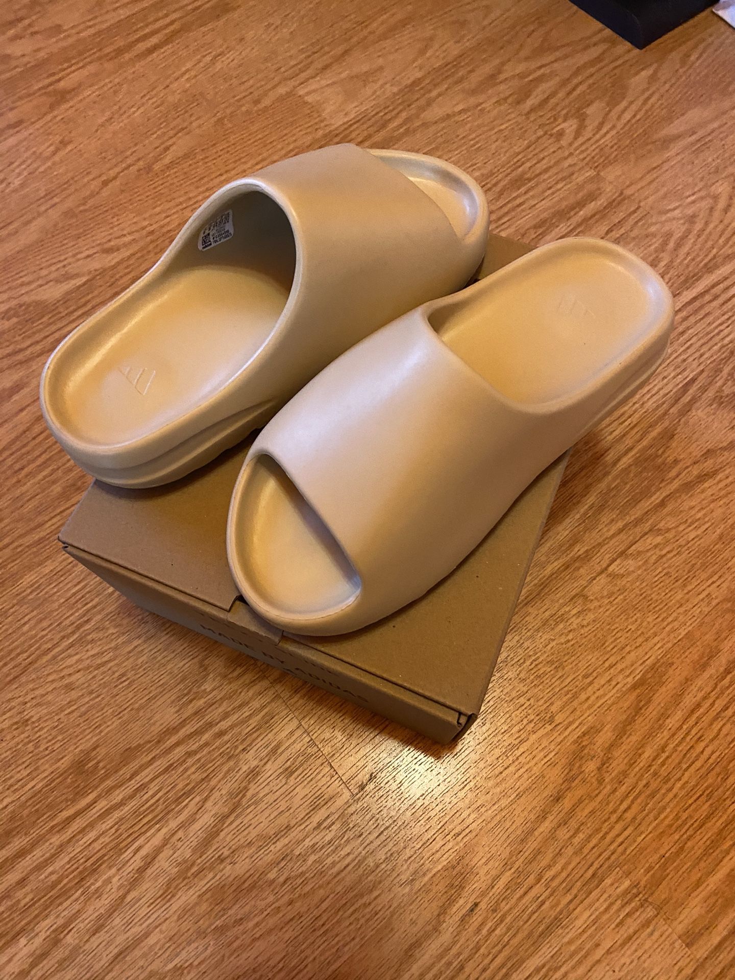 Yeezy Slide - Desert Sand - Size 8