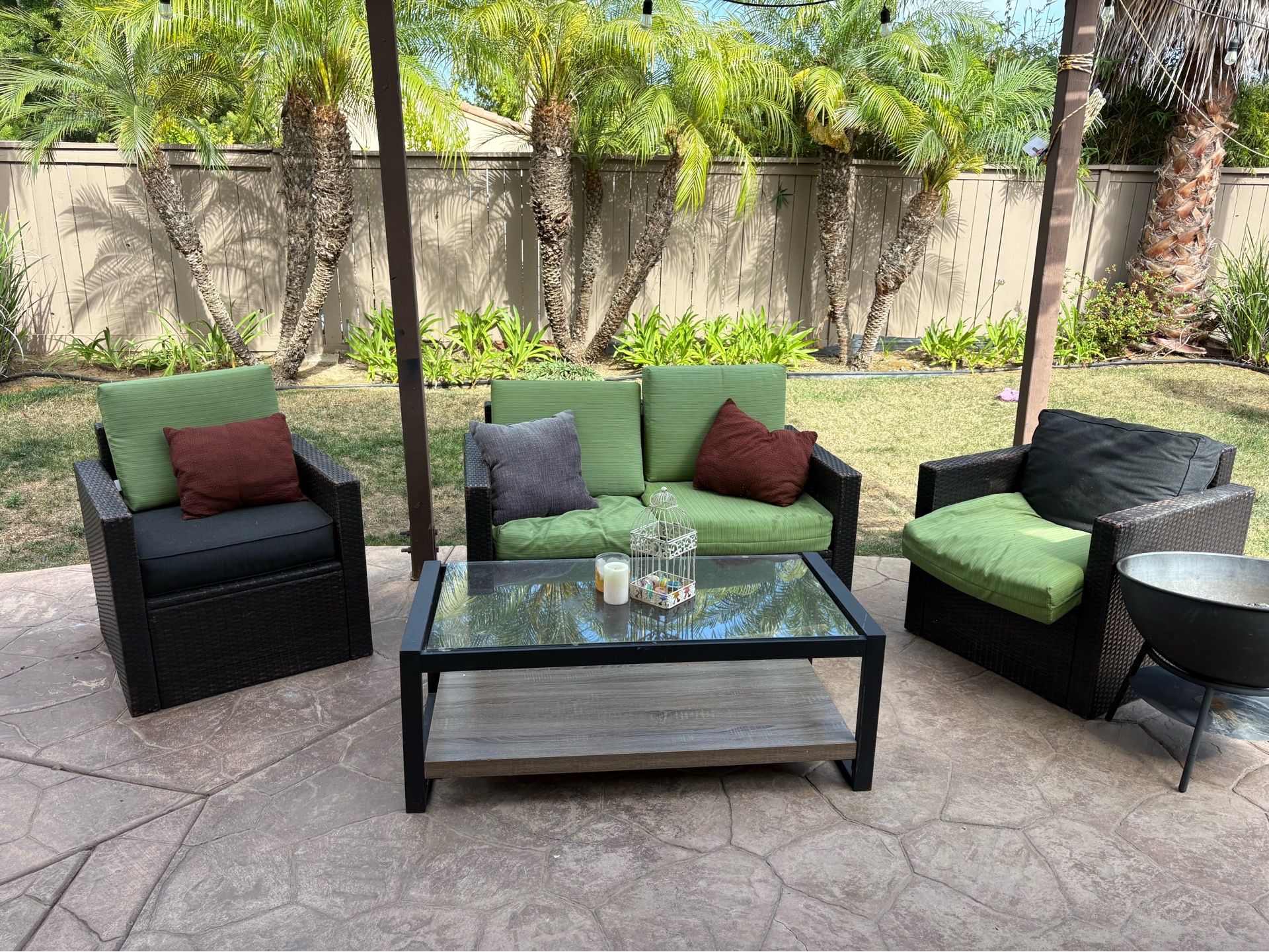Back yard patio set with all the cushions and table