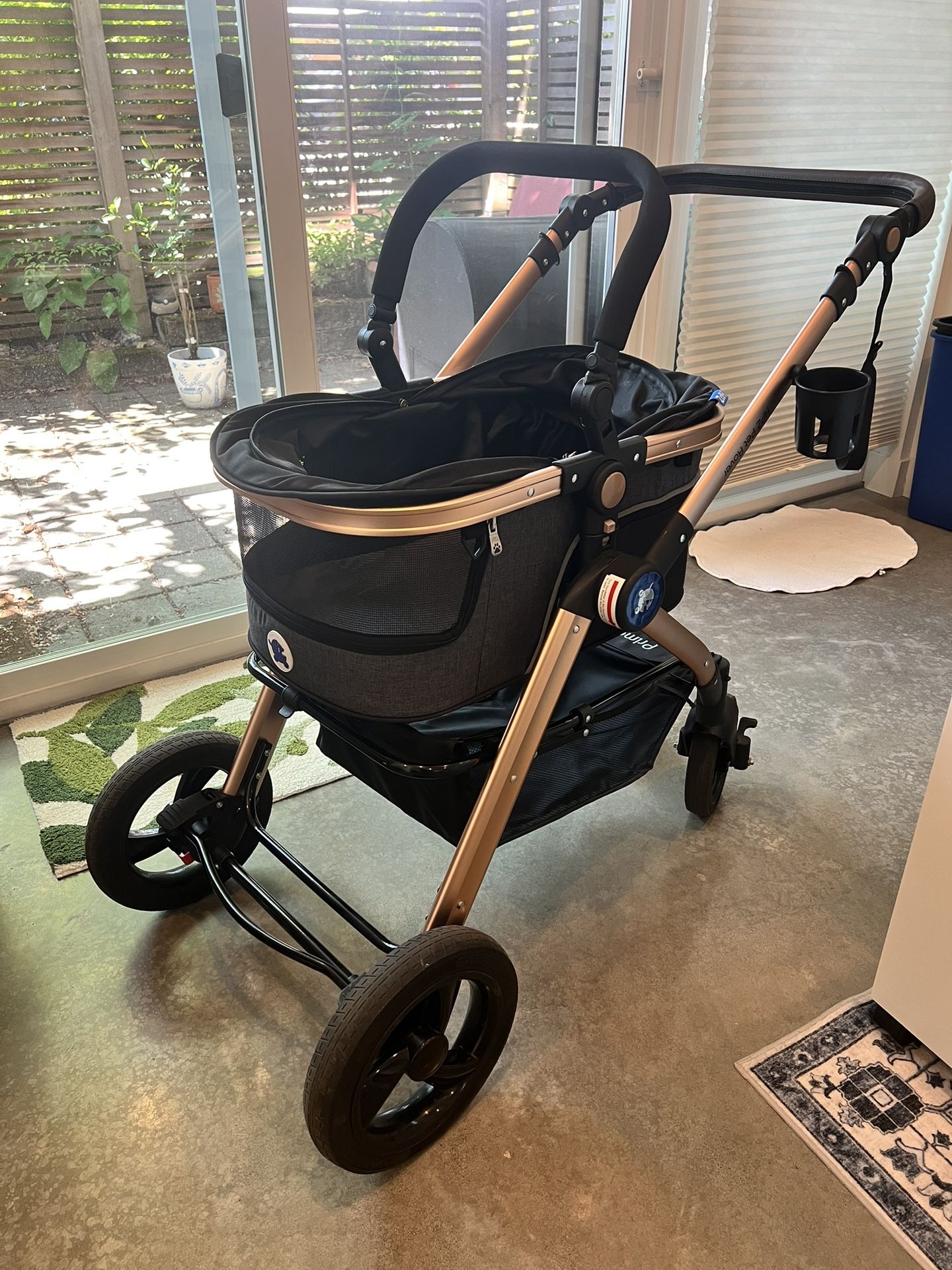HPZ Pet Rover Luxury Stroller/Car Seat - In pristine condition