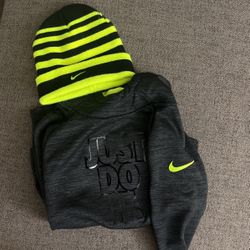 Nike Sweatshirt & Beanie