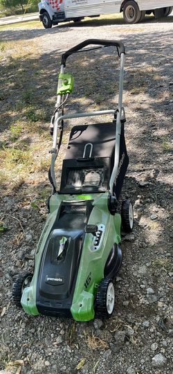 Electric lawnmower