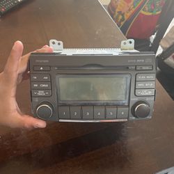 Original Radio From Hyundai Sonata 2009