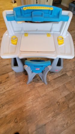 Step 2 Deluxe Art Masters Kids Desk