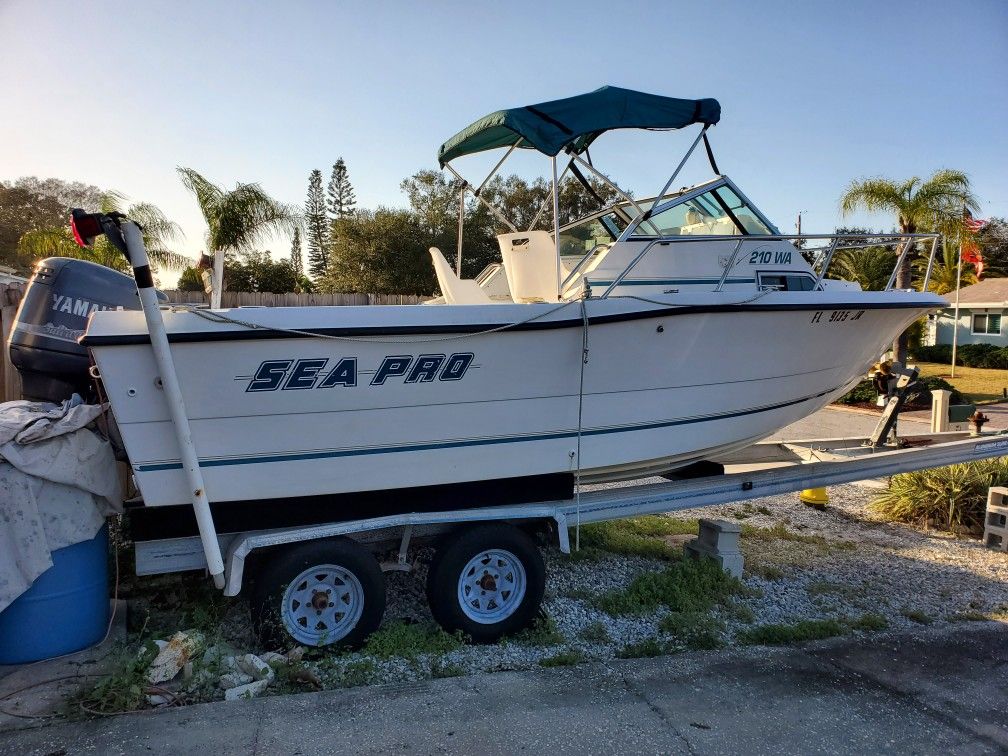 1995 Sea Pro 21 foot walk around