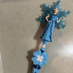 CA. PRINCESS SNOWFLAKE LIGHT UP WAND. 