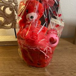 Valentine’s Day Gift basket 🧸♥️