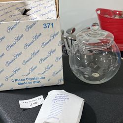 Princess house 371 Round crystal jar w/Lid heritage design