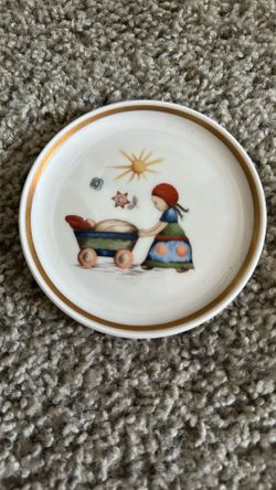 Mother with Baby Berta Hummel Museum Miniature Plate 1977 Schmid Germany 4 Inch