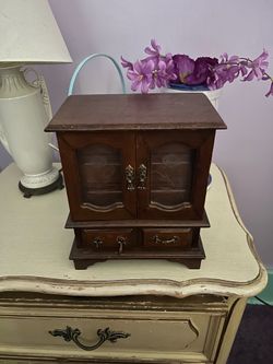 Jewelry box