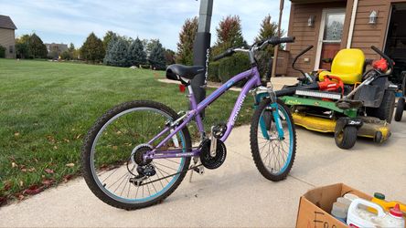 Schwinn Atlas Women's Mountain Bike