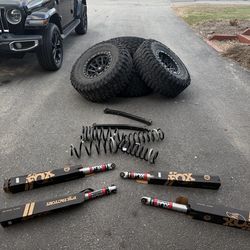 Jeep 2” Fox Lift + 17” Fuel Off Road Wheels on 37sTires - full setup