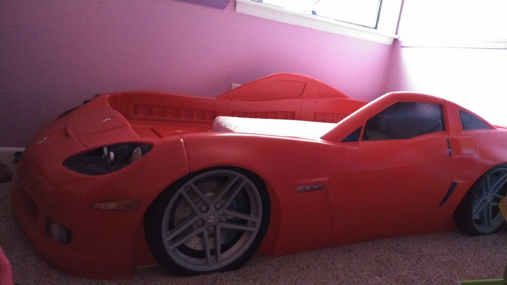 Corvette toddler bed with matress